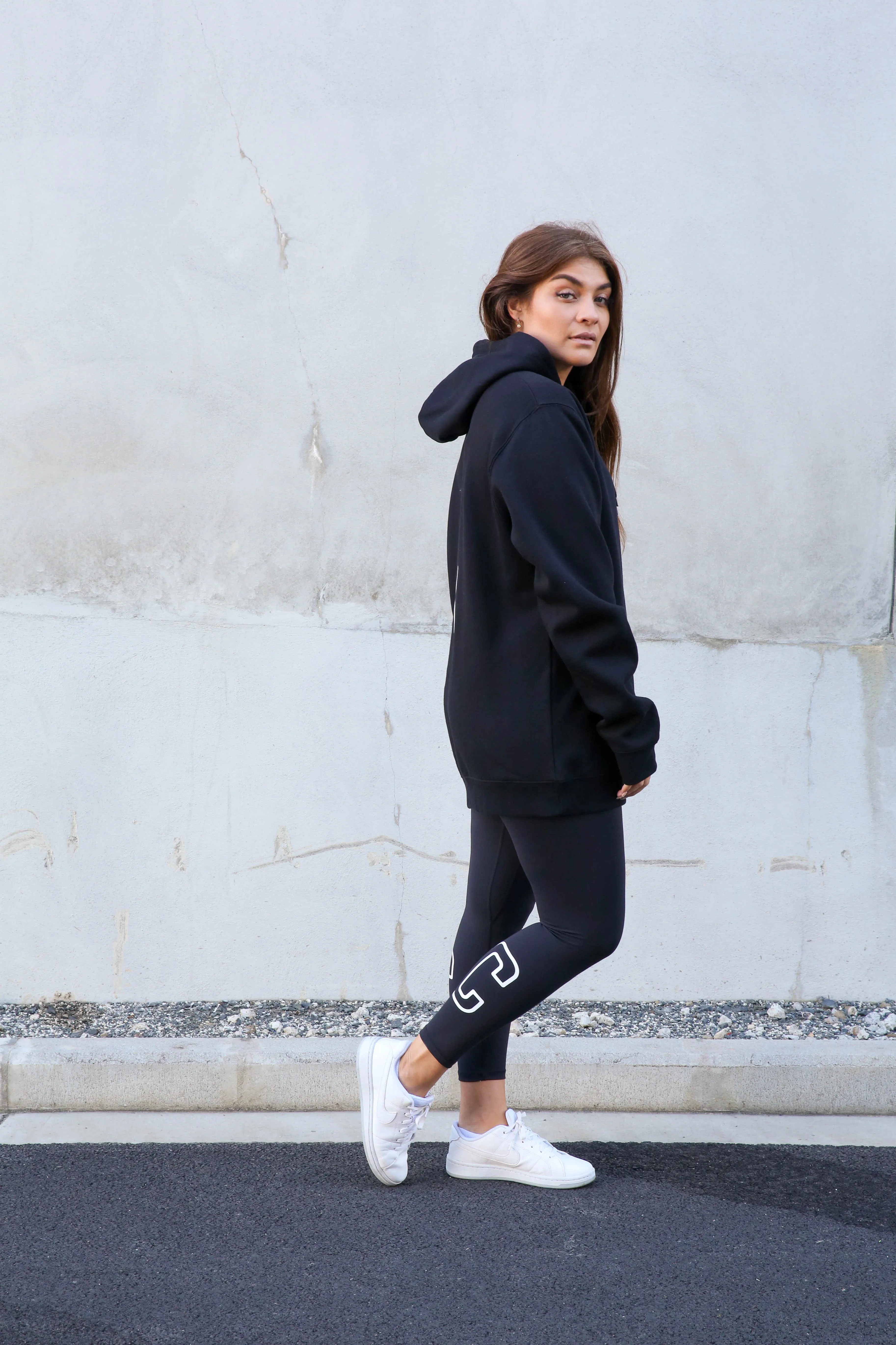 AINSLEY HOODY BLACK