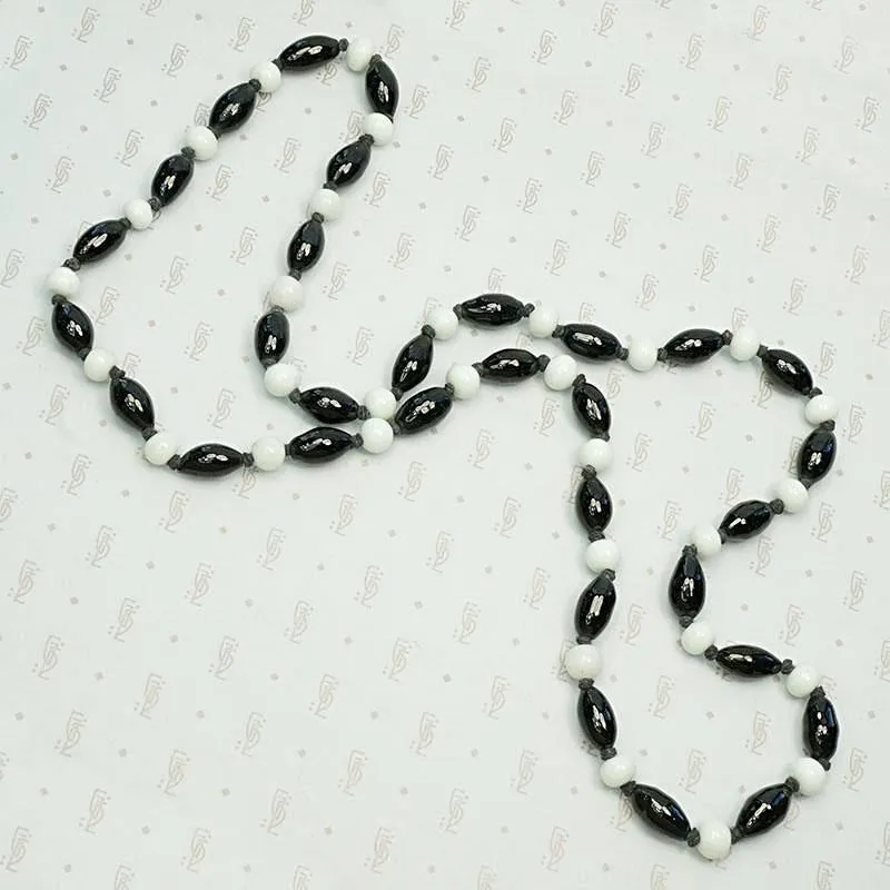 Graphic Black & White Peking Glass Beads