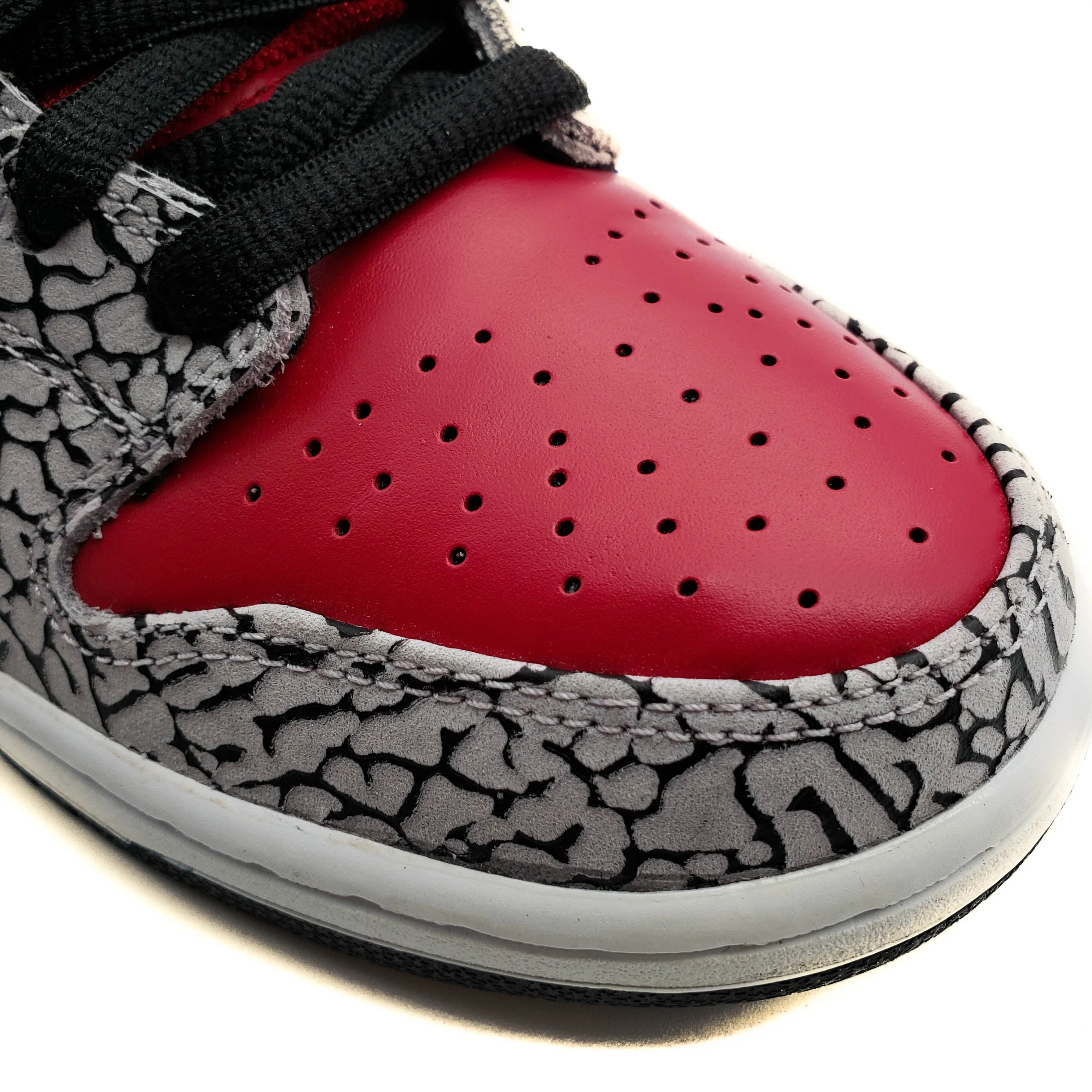 NIKE DUNK LOW SB SUPREME RED CEMENT 2012